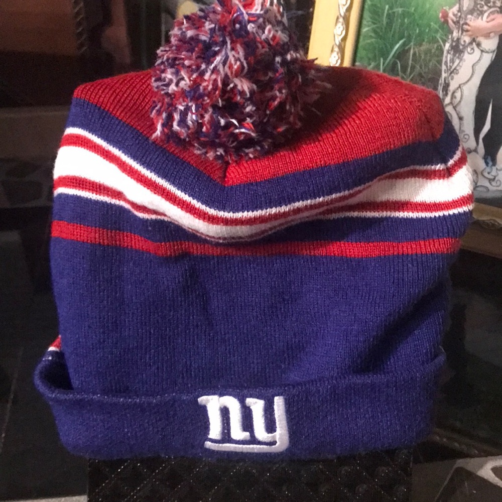 Giants hat with Pom on top